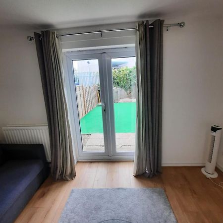 Two Bedroom Luxury House Thamesmead  Екстер'єр фото
