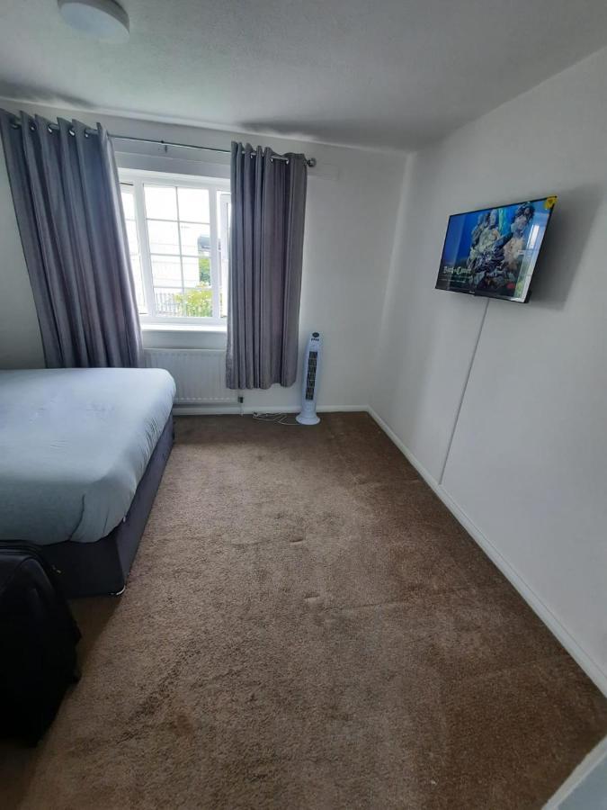 Two Bedroom Luxury House Thamesmead  Екстер'єр фото