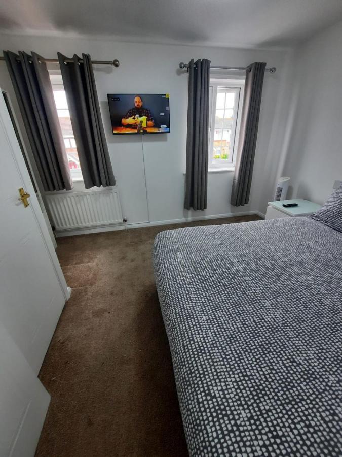 Two Bedroom Luxury House Thamesmead  Екстер'єр фото